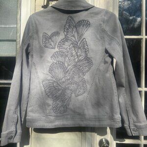 NWOT Chico’s Gray Denim jacket, Butterfly Embroidered Sz Chico's 0 / Regular 4/6